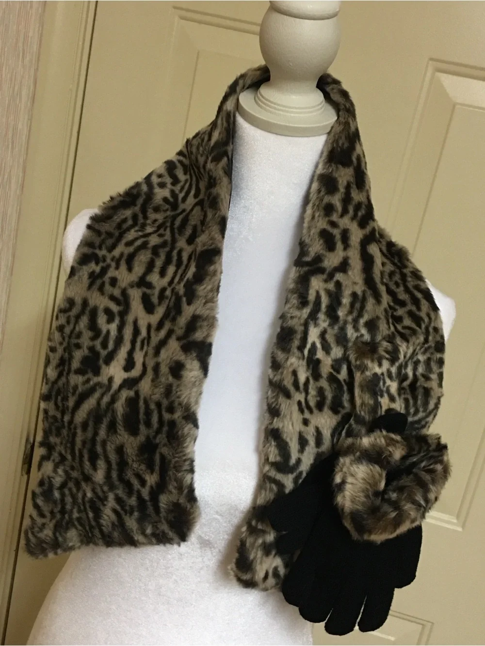 Vintage Leopard Print Faux Fur Scarf and glove set - Black & Brown